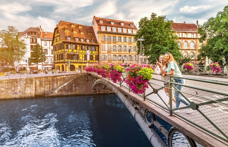 Elit Benelux Paris Alsace İsviçre Almanya Turu THY ile 7 Gece Ekstra Turlar Dahil ( BSL-DUS )